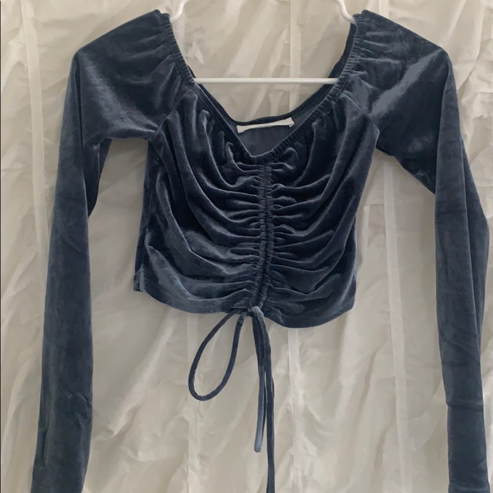 Gorgeous NWOT✨ Blue Velvet Long sleeve Crop Top